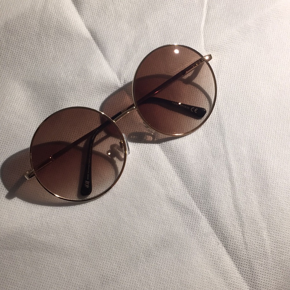 Round tan brown sunglasses + pouch